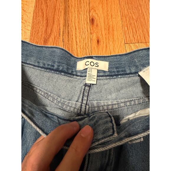 COS Shorts Womens 26 Blue Pleated Denim A line Shorts 7" High rise - Picture 2 of 4